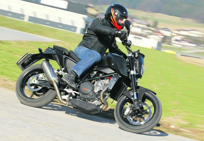 Στα σκαριά το KTM 690 Duke 2012 
